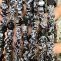 Natürliche Schneeflocken-Obsidian-Kreuzperlen für DIY-Schmuck und Bastelarbeiten - 8x8x4mm (ca. 50 Stück/Packung) / Schneeflocke