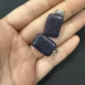 Elegante colgante rectangular de piedra arenisca azul brillante con fianza de plata - 10 Piezas / Piedra Arenisca Azul