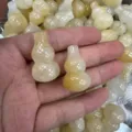 Handgefertigter Naturstein-Anhänger in Flaschenkürbisform aus gelbem Kristall für DIY-Schmuck - Ca. 18*30mm / Natürliche Gelbe Jade