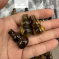 Polierter Anhänger aus natürlichem Tigerauge in Flaschenkürbisform für DIY-Schmuck - Ca. 18*30mm / Tigerauge