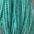 Primer plano de hilos de cuentas redondas de piedra amazonita azul claro para joyas - 10mm Hira (Aprox 38 Cuentas) / Color Amazonita