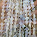 Cuentas de cruz de opalita blanca semitransparente para hacer joyas de bricolaje y artesanías - 8x8x4mm (Aprox. 50 Piezas/Paquete) / Ópalo