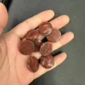 Cabochon in pietra naturale rotonda da 20mm con retro piatto per gioielli fai da te - 20*6mm / Pietra Rossa Sesamo