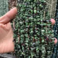 Tiras de cuentas de piedra triturada de anyolita natural verde y púrpura para DIY, 3x5mm - 3*5mm (Aprox. 80cm Tira) / Rubí Zoisita