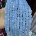 Gros plan de perles carrées en agate bleue facettée de 10mm pour la création de bijoux - 10mm (Environ 32 Perles/Fil) / Aigue-marine traitée
