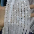 Vue détaillée de perles cubes en pierre naturelle blanche à facettes de 10mm pour DIY - 10mm (Environ 32 Perles/Fil) / Jade Blanc