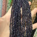 Détail macro de perles en grès bleu facetté de 4mm pour bijoux DIY - Perle Ronde Facettée Triangulaire / 4mm (Environ 90 Pièces/Fil) / Pierre de Sable Bleue