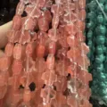 Gros plan de perles d'agate rose naturelle en forme de croix facettée pour bijoux DIY - 12x12x6mm (Environ 17 Pièces/Paquet) / Rouge pastèque