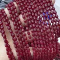 Détail macro de perles en calcédoine rouge en forme de goutte pour la création de bijoux - 4*6mm (Environ 60 Pièces) / Rubis Optimisé