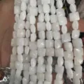 Cuentas de piedra natural cuadrada facetada blanca con agujeros para creación de joyería - Jade Blanco