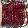 Vue détaillée de perles de riz en pierre naturelle rouge foncé pour la création de bijoux - env. 4x6mm (env. 65 Pièces/Paquet) / Jade Rouge