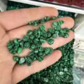 Grüner Malachit-Muster Tropfen Stein Cabochon für die DIY-Schmuckherstellung - 5X7mm / Malachit-Stein