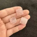 Quadratische natürliche Rosenquarz-Cabochons für Schmuckherstellung - 10mm / Rosenquarz