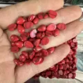 Rote tropfenförmige Steinperlen 5x7mm Cabochons für DIY handgefertigten Schmuckbedarf - 5X7mm / Roter Howlith mit schwarzen Adern