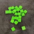 Leuchtend grüne quadratische Achat-Cabochon-Steine für die DIY-Schmuckherstellung - Malaysischer Jade