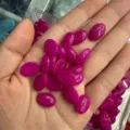 Cabochons en pierre d'agate magenta ovale pour la fabrication de bijoux DIY et bagues - 6*8mm / Lot de 10 / Jade rose rouge