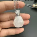 Collana con ciondolo a forma di bottiglia di profumo in cristallo bianco e catena d'argento - Approx. 25*35mm / Cristallo di rocca