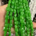 Vibrantes cuentas cuadradas de piedra natural verde tallada para proyectos de joyería DIY - Jade Malayo