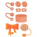 Set di coperture per cannucce in silicone e accessori per tazza, vista dettagliata dei ciondoli. - 9 Pezzi / Set Arancione