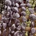 Perles d'imitation en coquillage baroques violettes irrégulières pour la création de bijoux - Env. 20 mm (env. 20 perles par fil) / Violet