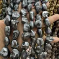 Perles de nacre baroques irrégulières en gris métal pour la création de bijoux DIY - Env. 20 mm (env. 20 perles par fil) / Gris foncé