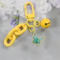 Llavero de aleación amarilla con colgante de mariposa hueca, cadena colorida y pequeña campana. - Estilo 1