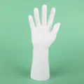 Wit etalagepop handmodel voor de presentatie van ringen, armbanden, handschoenen en horloges. - Huidskleur / Herenhandmodel