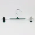 Cintre à pantalon en métal vert avec pinces, cintre antidérapant pour jupes et vêtements. - Vert Foncé