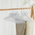 Perchas de plástico transparente con purpurina brillante para presentación de ropa. - Transparente con purpurina y gancho plano