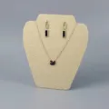 Elegante zwarte zwaan ketting en bijpassende geometrische kristalen oorbellen set. - Linnengeel