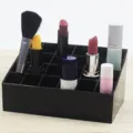 Organizzatore di rossetti nero a 24 griglie supporto per la conservazione del trucco - Nero
