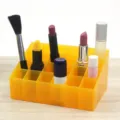 Kleurrijke 24-grids acryl lippenstiftouder bureau make-up organizer cosmetische display - Geel