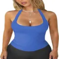 Top halter in maglia blu in primo piano, che mostra la vestibilità slim, smanicato e scollato. - Taglia S / Top / Blu