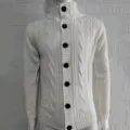 Cardigan tricoté blanc col montant pour homme avec boutons noirs élégant pull d'hiver. - M / Blanc
