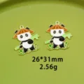 Close-up detailweergave van schattige panda metaal emaille bedels, legering DIY sieraden hanger. - 4# Bamboe panda