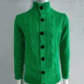 Cardigan en tricot torsadé col montant vert pour homme avec boutons noirs, style décontracté. - Vert