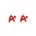 Primer plano de dijes colgantes de aleación esmaltada A+ rojo y dorado para joyería de bricolaje. - A+ / 24x20mm