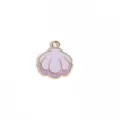 Primer plano del detalle del colgante de concha esmaltado rosa y morado, borde dorado. - 5# Conchas moradas