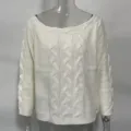 Pull-over torsadé blanc épaules dénudées, motif classique en tricot, haut élégant. - S / Hauts / Blanc