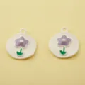 DIY geëmailleerde bloem legering bedels, witte ronde hangers met paars bloemdesign voor armbanden - 18x16mm / Paarse Bloem