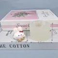 Süßes Cartoon-Kaninchen Silikonform und Neujahrs-Ornament für Auto-Aromatherapie und Gipsdekor. - Liegender Hase / Klarweiß