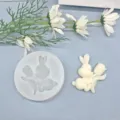 Süße Cartoon Kaninchen Silikonform und fertige Gips-Ornament Deko Variante für Auto. - Blumen Hase / Klarweiß