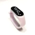 Rosa LED Elektronik Sportuhr mit Silikonarmband, minimalistisches digitales Display. - Weiß