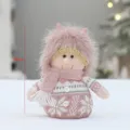 Bambola di peluche rosa con cappello pelliccia sciarpa e maglione, decorazione natalizia. - Ragazzo in Piedi (XT54011 A) / Altezza 19cm