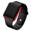 Eckige LED Digital Elektronikuhr mit stilvollem rotem Rahmen und bequemem schwarzen Silikonarmband. - Rotes Gehäuse Schwarzes Armband