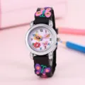 Vista dettagliata dell'orologio al quarzo per bambini con cinturino in silicone e farfalla. - Nero Farfalla