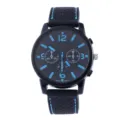 Herren Quarzwatch Zifferblatt Detail, schwarzes Zifferblatt, blaue Zahlen und Kautschukarmband. - Hellblau
