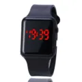 Schwarze quadratische LED Digital Sportuhr mit Silikonarmband fuer moderne Studenten Stile. - Schwarz