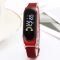 Montre bracelet numérique LED tendance avec bracelet milanais magnétique rouge et écran arc-en-ciel. - Rouge