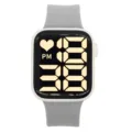 Minimalistische elektronische Digitaluhr mit quadratischem Gehaeuse und grauem Silikonarmband - Graues Band Weißes Licht